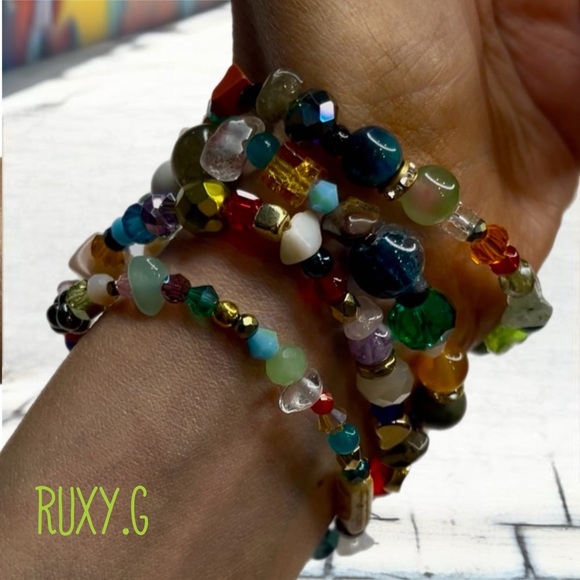 4.   Vibrant Beaded Bracelet Set - Picture 5 of 9